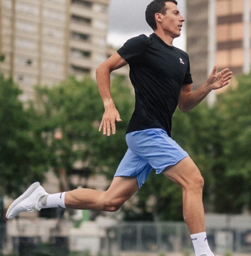 Zakaj prisegam na Le Coq Sportif sneaker kot teni&scaron;ki trener